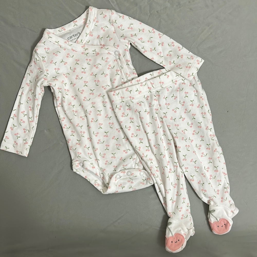 Carter’s Baby Girl 2 piece footed pajama set, 3 months, NWOT